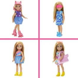 Muñeca barbie chelsea con armario portátil, 15 prendas de ropa y accesorios.