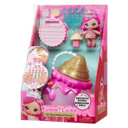 MGA Muñeca Yummiland Bolso de Belleza Helado Brillo Labios, Pintauñas, Pegatinas y Loción Corporal +6 Años
