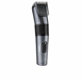 Babyliss E976E Cortapelos Pelo y Barba, Cuchillas Titanio 40mm, 26 Longitudes 0.5-25mm, Inalámbrico 60min Babyliss E976E Cortapelos Pelo y Barba, Cuchillas Titanio 40mm, 26 Longitudes 0.5-25mm, Inalámbrico 60min