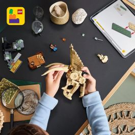 LEGO 76969 Jurassic World Fósiles de Dinosaurios: Cráneo de Triceratops - Set de Construcción para Niños 9 Años