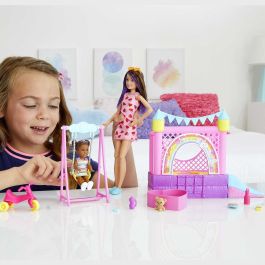 Barbie Hhb67 Mat Muñeca Skipper Niñera Babysitters Inc. con Castillo Inflable, Tobogán, Columpio, Piscina de Bolas y Triciclo Barbie Hhb67 Mat Muñeca Skipper Niñera Babysitters Inc. con Castillo Inflable, Tobogán, Columpio, Piscina de Bolas y Triciclo