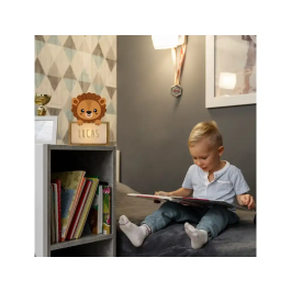 Wondee Lámpara Infantil Personalizable "Little Lion" con Nombre Madera Sostenible, Luz Quit Miedos Bebé