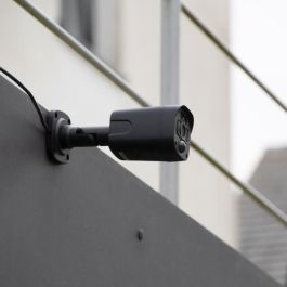 Chacon Kit 2 Cámaras de Seguridad Inalámbricas IP con Pantalla Táctil 1080p (2MP) para Hogar y Oficina, Visión Nocturna, 100m Alcance Chacon Kit 2 Cámaras de Seguridad Inalámbricas IP con Pantalla Táctil 1080p (2MP) para Hogar y Oficina, Visión Nocturna, 100m Alcance