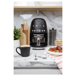 Smeg DCF02BLMEU Cafetera de filtro estilo años 50, Negro, 1.4L, 10 tazas, 1050W