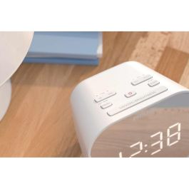 Philips TAR4406/12 Reloj despertador digital con radio FM, pantalla LED, carga USB y vibrador, color Blanco