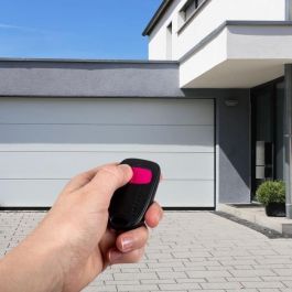 Mando a distancia de 2 canales - SCS SENTINEL - SimplyControl - Fucsia, alcance 40m, frecuencia 433,92 MHz, pila de litio CR2032 incluida Mando a distancia de 2 canales - SCS SENTINEL - SimplyControl - Fucsia, alcance 40m, frecuencia 433,92 MHz, pila de litio CR2032 incluida