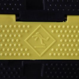 Normaluz Protector pasacable 900x500x70mm con tapa abisagrada y 3 carriles interiores