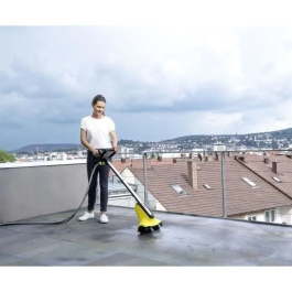 Karcher Limpiador de Patio PCL 4 con Cepillos Eléctricos para Suciedad y Rociadores de Agua