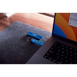 Kingston IronKey Keypad 200C - Memoria USB-C 256GB, Seguridad AES-256 con Teclado, FIPS 140-3, Resistente al Agua IP68