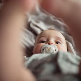 Chupetes - TOMMEE TIPPEE - 6-18 Meses - Juego de 6 - Forma Ortodoncia Simétrica, Silicona Sin BPA Chupetes - TOMMEE TIPPEE - 6-18 Meses - Juego de 6 - Forma Ortodoncia Simétrica, Silicona Sin BPA