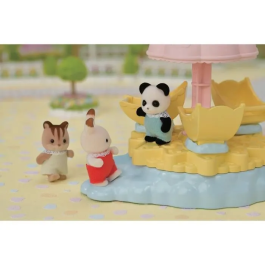Sylvanian Families Carrusel Estrellado Niños - Accione el mango para girar y observar las estrellas escondidas bajo el techo, a partir de 3 años