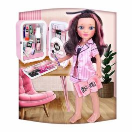 Muñeca nancy beauty fridge 42 cm ¡preparate para una emocionante rutina de belleza! mete los accesorios en la nevera para que se enfríen