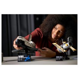 LEGO Creator Expert NASA Spaceshuttle Discovery - Set de construcción 2354 piezas, Maqueta del Transbordador Espacial, para adultos y fans