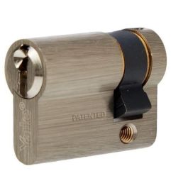 Yale Cerradura medio cilindro 30x10 mm para puerta garaje - 5 pines, incluye 3 llaves