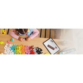 LEGO 11042 Caja Feliz Creativa Classic, Set de Construcción con 680 Ladrillos y Elementos Especiales, Guía Inspiradora y 10 Modelos Rápidos para Niños +5 Años