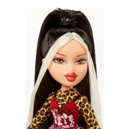 MGA Muñeca Jade Stylin + Camiseta Bratz