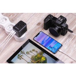 Verbatim Uta-03 Adaptador Universal De Viaje Con 1 Puerto Usb-C - 2 Puerto Usb-A - 2 Puerto Usb-C