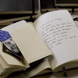 Cuaderno Moleskine Clasico Tapa Dura 13X21 240H 70Gr. Horizontal Con Goma Negra