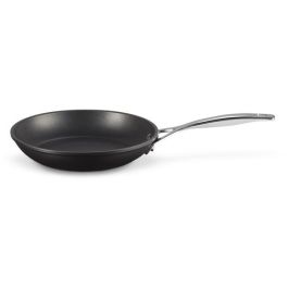 Le Creuset Sartén de Hierro Fundido 24 cm Redonda en Color Negro Precio: 125.49999968. SKU: B1FX2ZRZ57