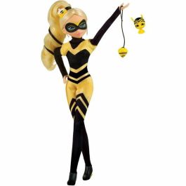 Bandai Miraculous: Las Aventuras de Ladybug y Cat Noir - Muñeca de Moda Abeja Reina 26 cm Réplica Perfecta para Jugar y Coleccionar