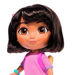 Spin Master 6073379 Dora La Exploradora Canta y Explora - Muñeca Articulada con Canciones y Frases Bilingües, Accesorios, +3 Años