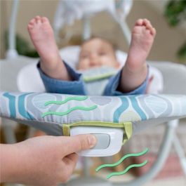 Ingenuity Columpio SimpleComfort Everston Cradling Swing - Asiento Ajustable - 8 Melodías y Sonidos - Desde el Nacimiento - Eléctrico