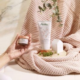 Melvita Nectar de Miels Leche Desmaquillante Confort Bio con Miel para Pieles Sensibles - Limpia, Calma e Hidrata Suavemente 200 ml Melvita Nectar de Miels Leche Desmaquillante Confort Bio con Miel para Pieles Sensibles - Limpia, Calma e Hidrata Suavemente 200 ml