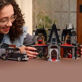 LEGO 76786 Wednesday Morticia's Mansion - Set de Construcción de Minipersonajes para Niños y Adultos (+10 años)