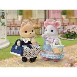 Sylvanian Families Moda y maleta de perro caramelo de hermana mayor para niños a partir de 3 años