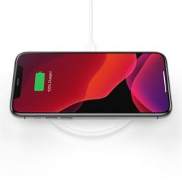 Belkin WIA001VFWH Cargador inalámbrico de auto para teléfono móvil con carga rápida Quick Charge 3.0, Blanco