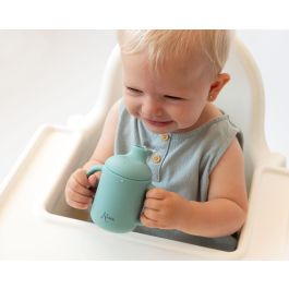 KioKids Taza de Silicona con Asas y Boquilla para Bebés +4 meses, Uso Alimentario, 120ml, Color Sage, Apta Lavavajillas, Microondas, Congelador