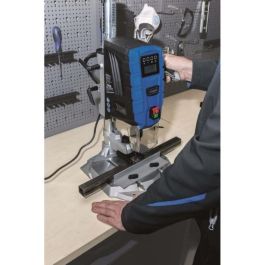 Scheppach DP55 Taladro de banco de precisión con pantalla digital para ajuste perfecto de velocidad, esencial para bricolaje y pequeños talleres