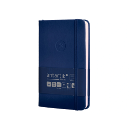 Antartik Cuaderno Tapa Dura A6, 100 Hojas Rayadas 80gr FSC, Azul Marino, Cierre Gomilla, Bolsillo Interior