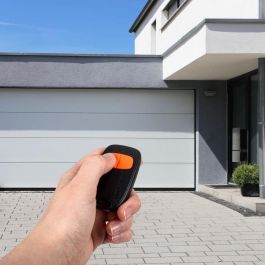 SCS Sentinel SCS3701085206550 Mando a distancia 2 canales, 433,92 MHz, alcance 40m, SimplyControl Naranja, pila CR2032