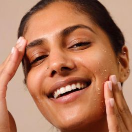 The Body Shop Vitamin C Exfoliante Líquido con Camu-Camu 100 ml