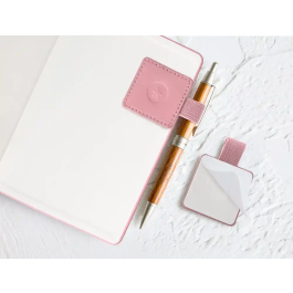 Antartik Portaboligrafos Autoadhesivo Rosa PU 40x40 mm con Banda Elástica