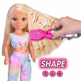 Nancy Muñeca Air Styler 42 cm - Modela su pelo de hasta cinco maneras diferentes y guarda todos los accesorios en su maletín, Edad +3 años Nancy Muñeca Air Styler 42 cm - Modela su pelo de hasta cinco maneras diferentes y guarda todos los accesorios en su maletín, Edad +3 años