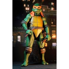 NECA Figura articulada Michelangelo Tortugas Ninja 42cm con Nunchucks, Pizza y Manos Intercambiables