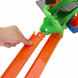 Hot Wheels JFR06 Monster Trucks Pista de Dinosaurios Tiburones vs. Dragones