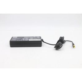 Lenovo Adaptador AC 135W Slim-tip para IdeaPad Gaming, ThinkPad, ThinkStation, entrada 100-240V, diseño portátil y eficiente.