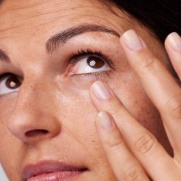 Clinique Smart Clinical Repair Eye Cream Crema Antiojeras y Bolsas para Contorno de Ojos 15 ml