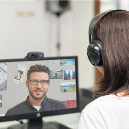 Logitech C505 Webcam HD 720p Micrófono Reducción Ruido, Corrección Luz Auto, Campo Visión 60°, Cable USB-A Largo