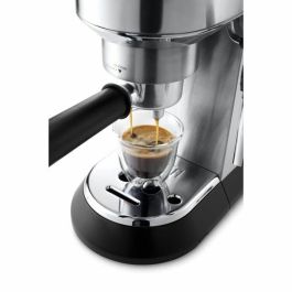 DeLonghi Dedica EC685.M Cafetera Espresso 15 Bares Automática, Espumador de Leche, Café Molido/Dosis, 1.1L, Plata