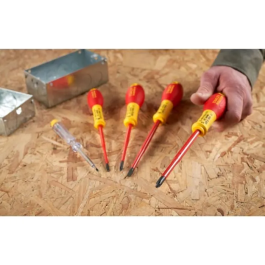 Stanley XTHT0-62692 Juego 5 Destornilladores Slim Aislados 1000V Electricista Phillips Tester
