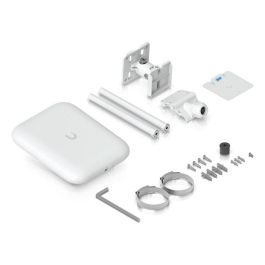 Ubiquiti AP WiFi 7 802.11be 6 GHz IP67 Exterior 6 Spatial Streams 2.5 GbE PoE+ con Antena Direccional y Soporte Articulado para 465m2