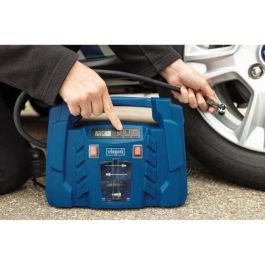 Scheppach Air Force 5 Compresor Portátil 12V, 8 bar, Manómetro Digital con Preajuste de Presión y Almacenamiento Integrado Scheppach Air Force 5 Compresor Portátil 12V, 8 bar, Manómetro Digital con Preajuste de Presión y Almacenamiento Integrado