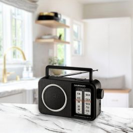 Daewoo Radio Portátil AC/DC con Altavoz, Entrada Jack y Asa - Funciona con Pilas y Corriente