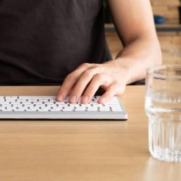 R-Go Tools Teclado Compacto Ergonómico R-Go Compact Break, QWERTY (IT), Bluetooth, Blanco, Software de Descanso Integrado