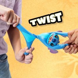 Bandai rojo Figura Elástica Stitch Disney 13 cm