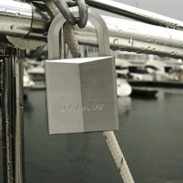 Master Lock Candado de latón macizo niquelado 40 mm, mango hexagonal acero endurecido, alta seguridad 6 pasadores y llave reversible Master Lock Candado de latón macizo niquelado 40 mm, mango hexagonal acero endurecido, alta seguridad 6 pasadores y llave reversible